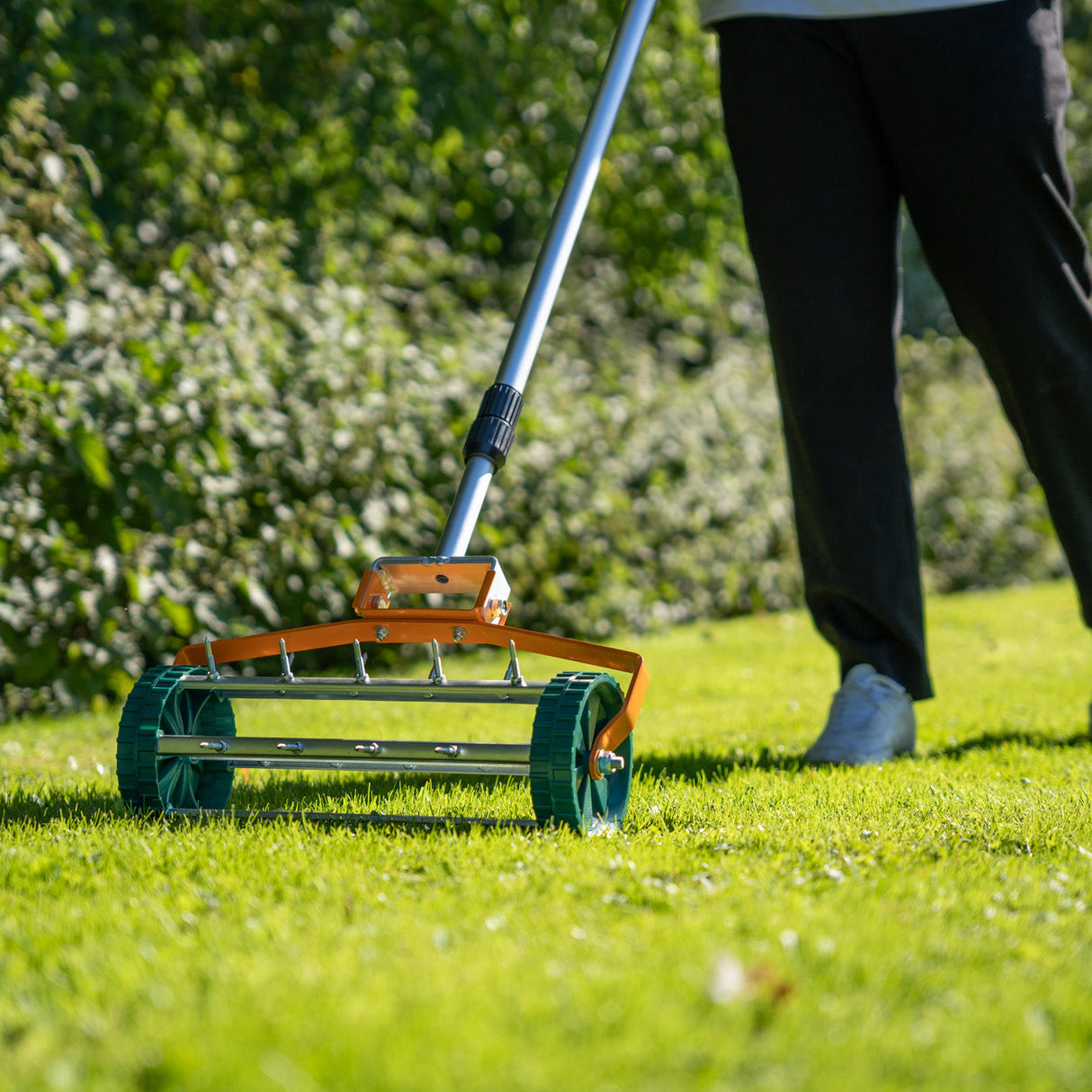 100cm Lawn Leveller & Aerator – Green - Used - Acceptable