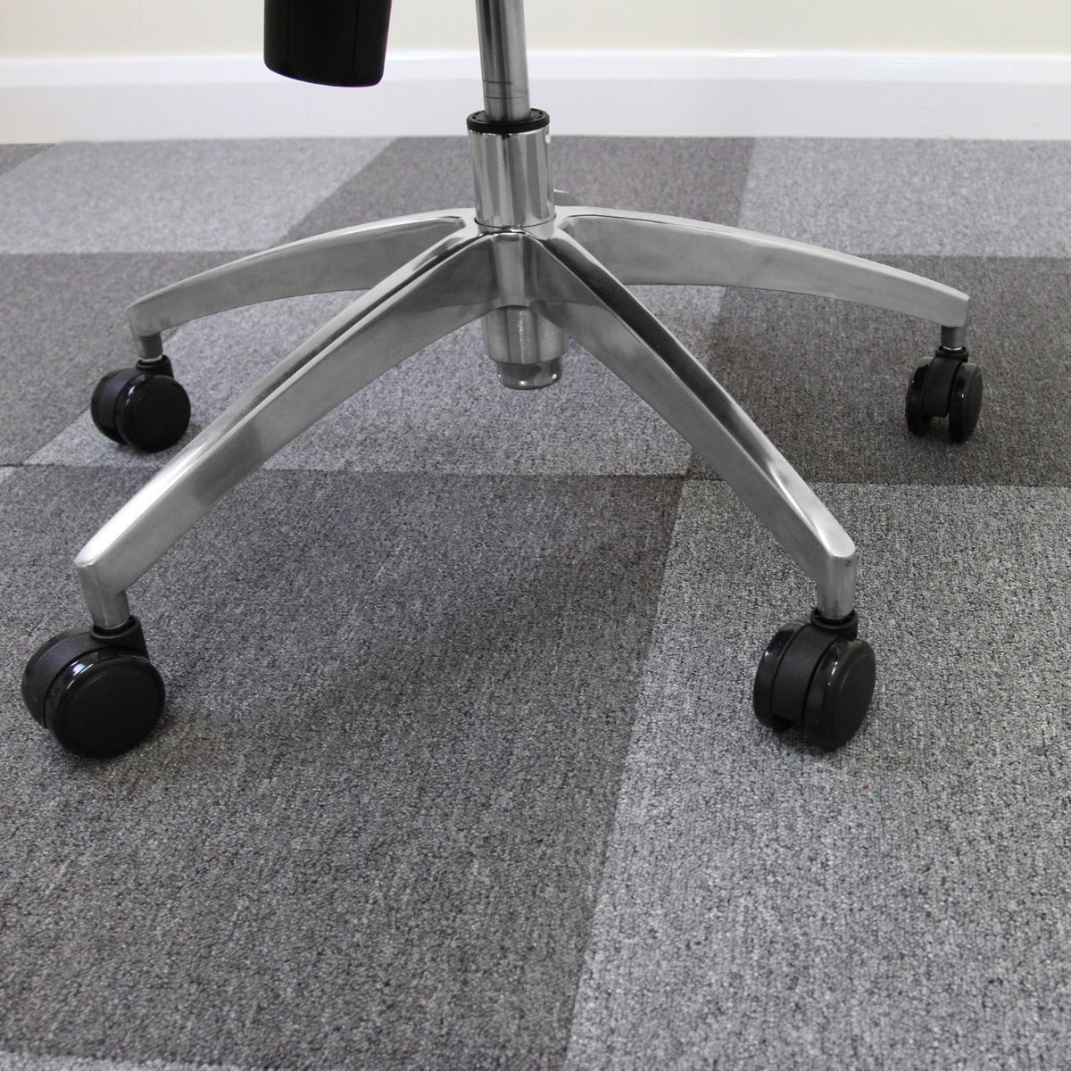 40 x Carpet Tiles Anthracite Grey 10m2 - Used - Acceptable