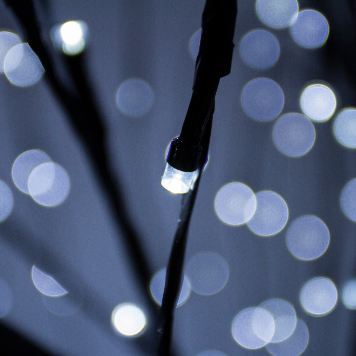 Weeping Willow Tree - 180cm Black 400 Cool White LED - Used - Very Good